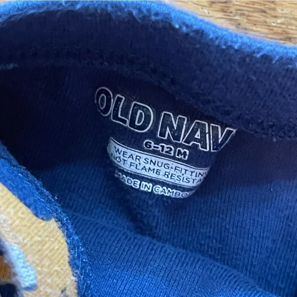 Old Navy Blue Shark Pajama Set for Kids - Picture 7 of 7